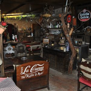 La Cueva - Mesa Terraza Interior 01