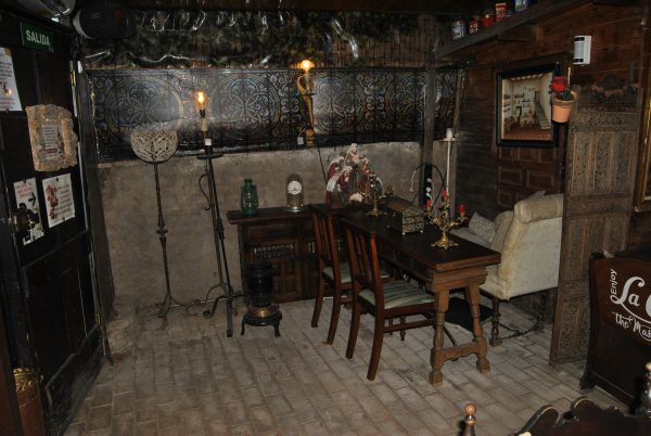 La Cueva - Mesa Terraza Interior 02