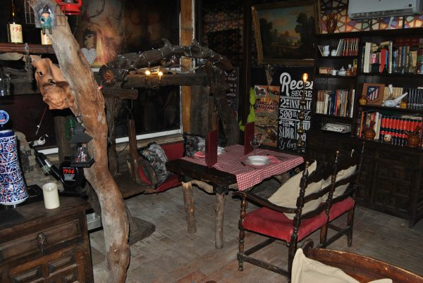 La Cueva - Mesa Terraza Interior 03