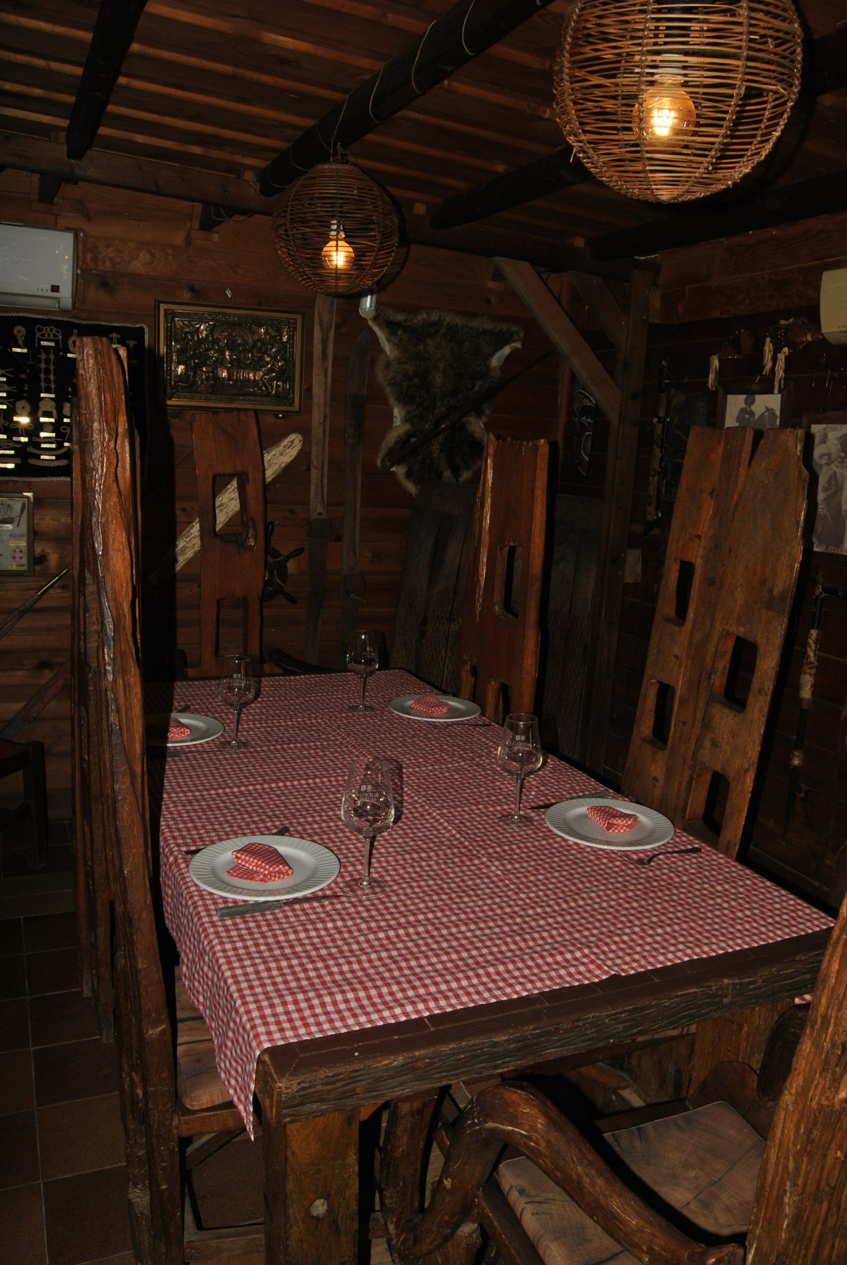 La Cueva - Mesa VIP 02